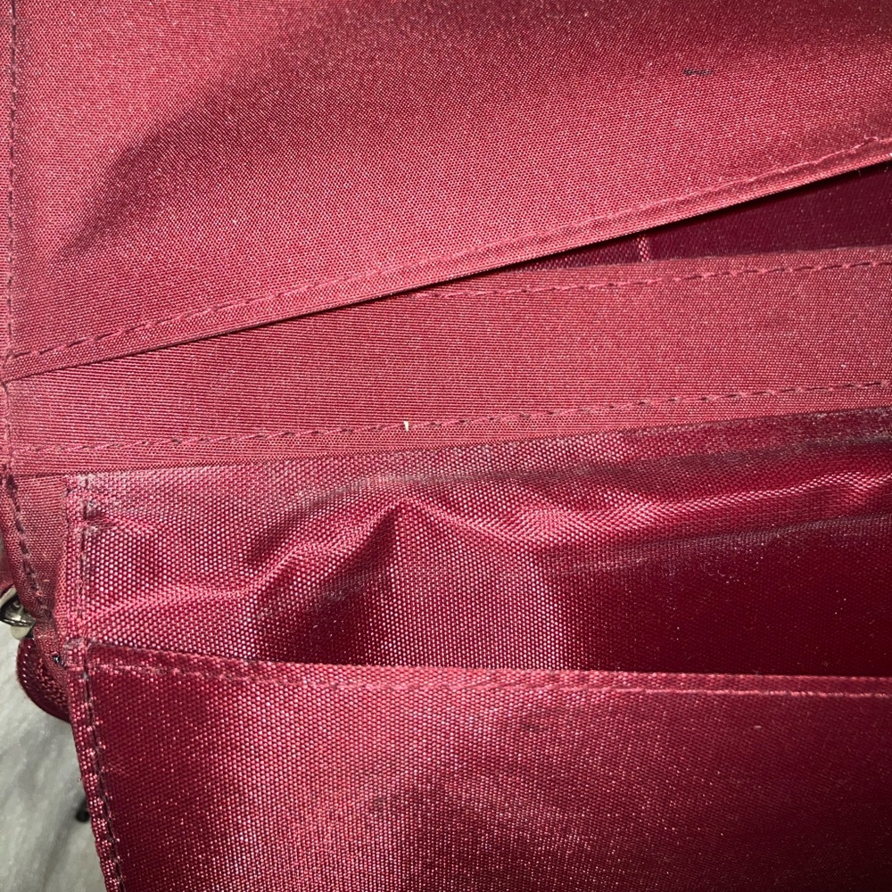 Crocodile-Embossed Red Women's Clutch - Picture 13 of 17